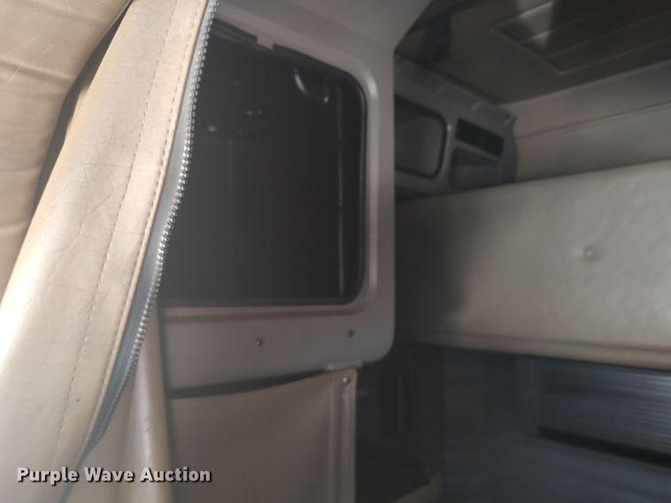 image for item LU9154 2007 Peterbilt 379  semi truck