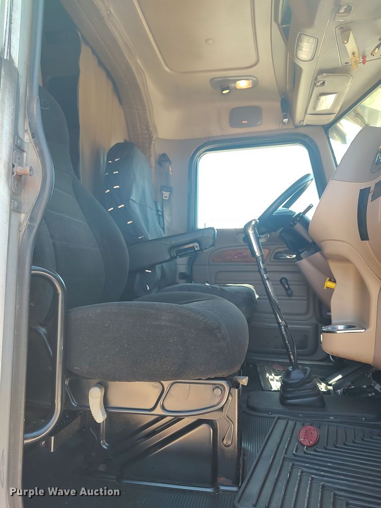 image for item LU9154 2007 Peterbilt 379  semi truck