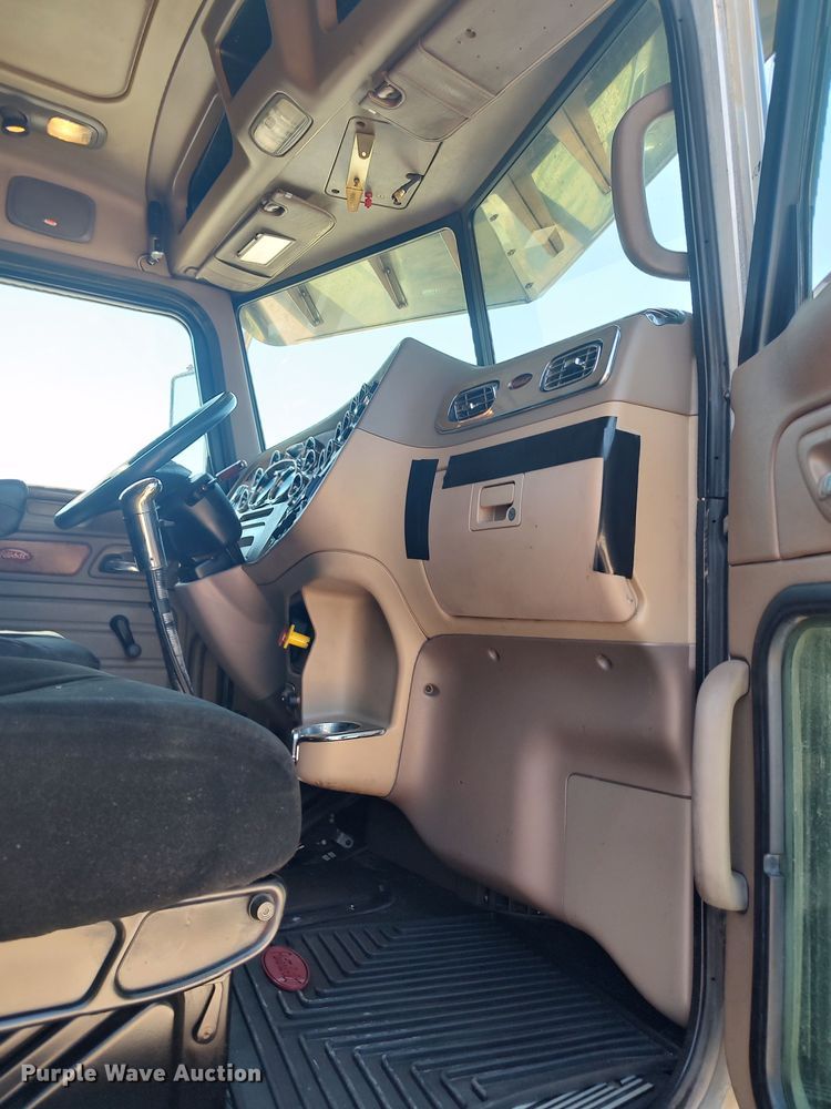 image for item LU9154 2007 Peterbilt 379  semi truck