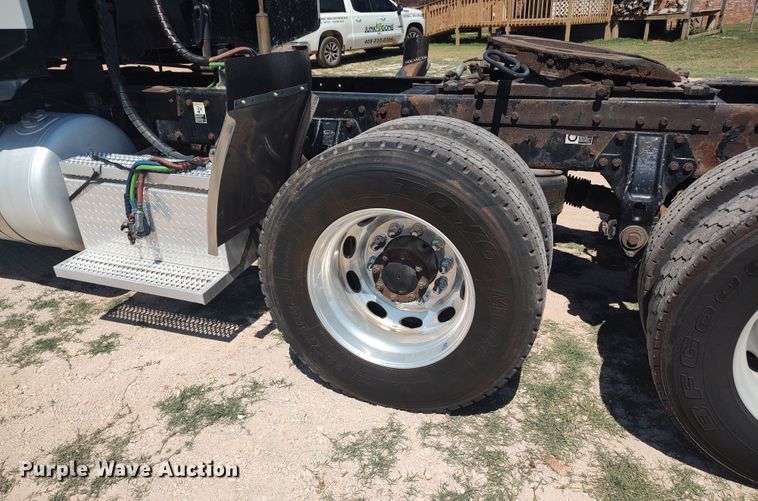 image for item LU9154 2007 Peterbilt 379  semi truck