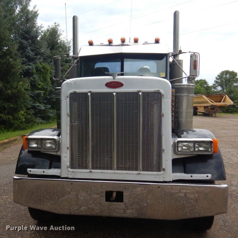image for item MF9673 2001 Peterbilt 379  semi truck