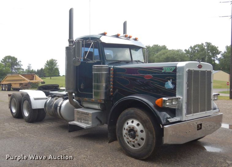 image for item MF9673 2001 Peterbilt 379  semi truck