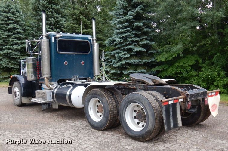 image for item MF9673 2001 Peterbilt 379  semi truck