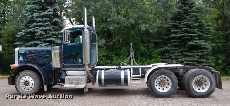 image for item MF9673 2001 Peterbilt 379  semi truck