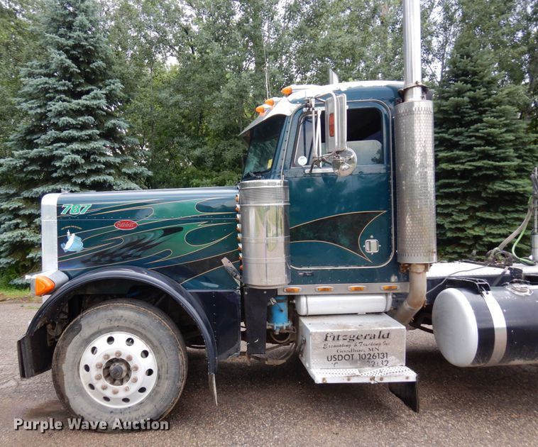image for item MF9673 2001 Peterbilt 379  semi truck