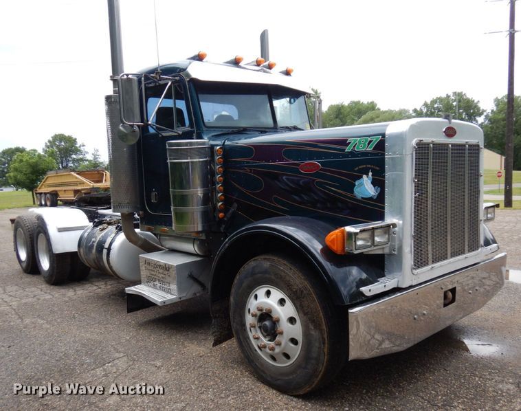 image for item MF9673 2001 Peterbilt 379  semi truck