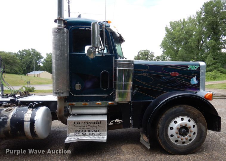 image for item MF9673 2001 Peterbilt 379  semi truck