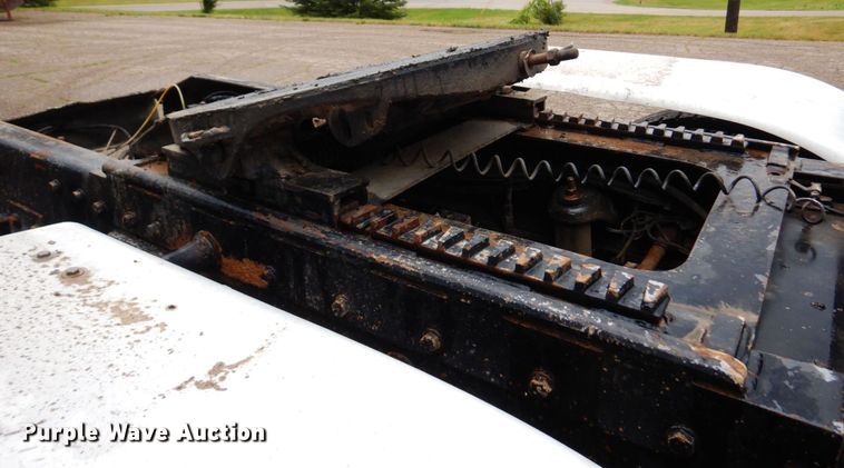 image for item MF9673 2001 Peterbilt 379  semi truck