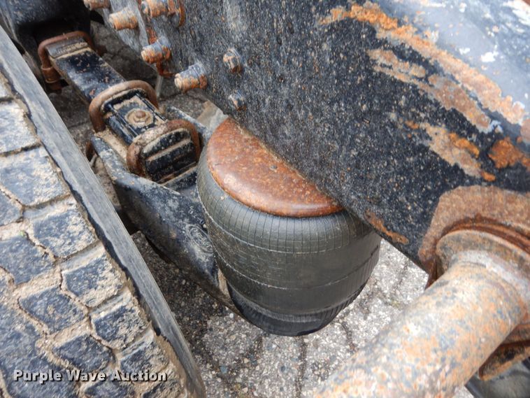 image for item MF9673 2001 Peterbilt 379  semi truck