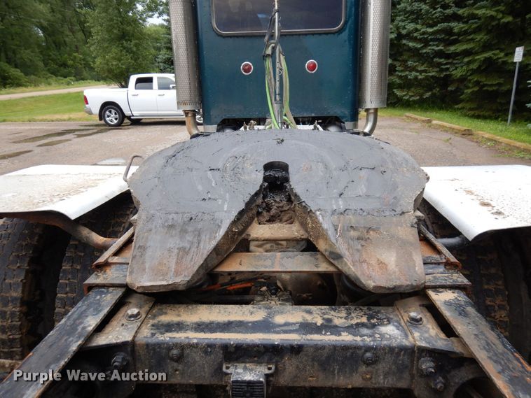 image for item MF9673 2001 Peterbilt 379  semi truck