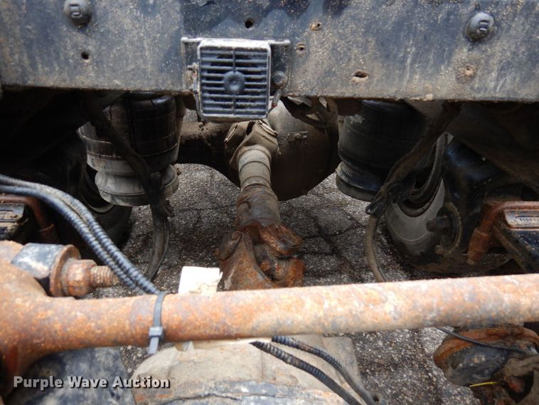 image for item MF9673 2001 Peterbilt 379  semi truck