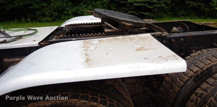 image for item MF9673 2001 Peterbilt 379  semi truck