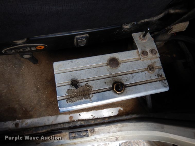 image for item MF9673 2001 Peterbilt 379  semi truck