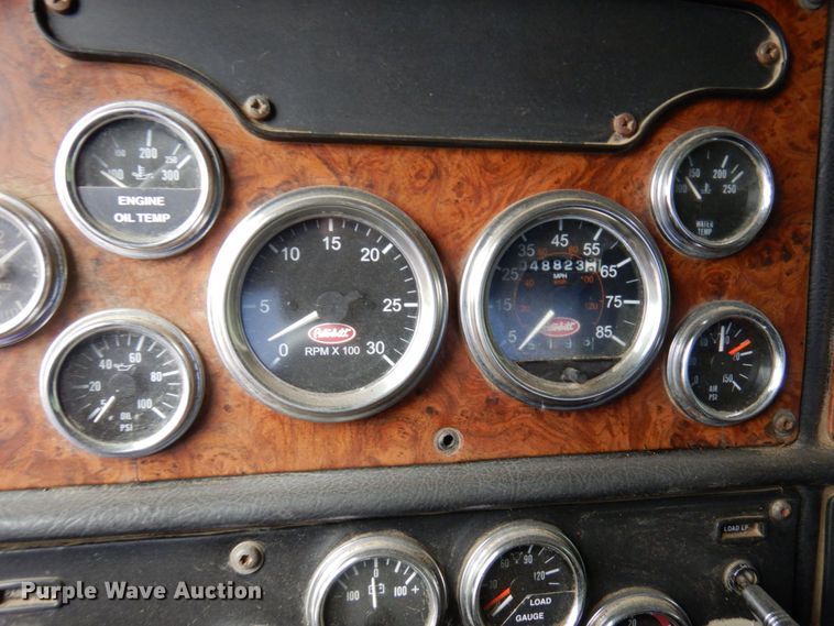 image for item MF9673 2001 Peterbilt 379  semi truck