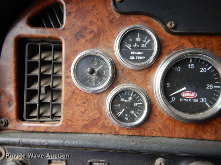 image for item MF9673 2001 Peterbilt 379  semi truck