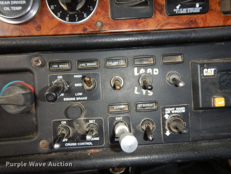 image for item MF9673 2001 Peterbilt 379  semi truck