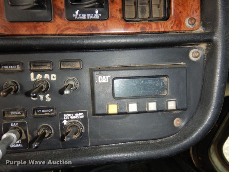 image for item MF9673 2001 Peterbilt 379  semi truck