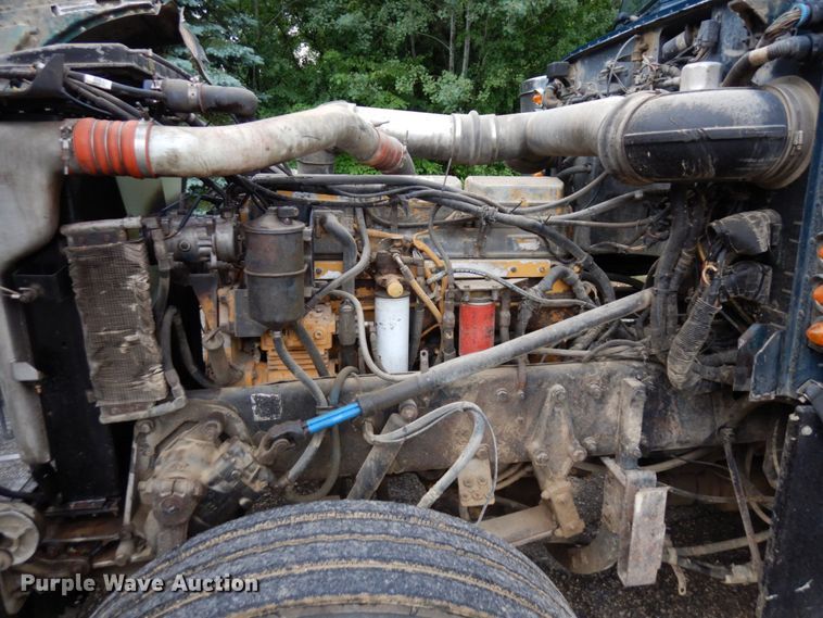 image for item MF9673 2001 Peterbilt 379  semi truck