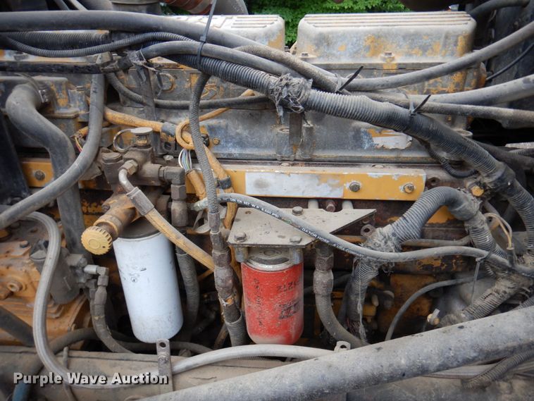 image for item MF9673 2001 Peterbilt 379  semi truck