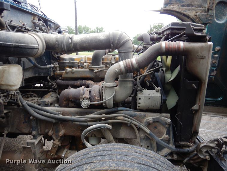 image for item MF9673 2001 Peterbilt 379  semi truck