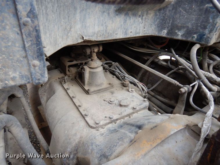 image for item MF9673 2001 Peterbilt 379  semi truck