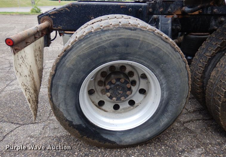 image for item MF9673 2001 Peterbilt 379  semi truck