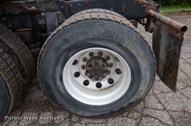 image for item MF9673 2001 Peterbilt 379  semi truck