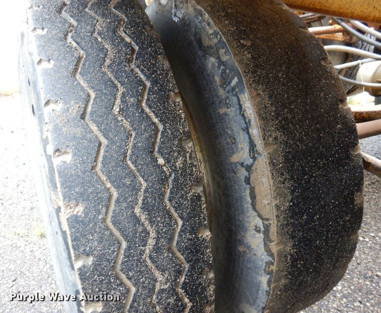 image for item MF9675 1998 Load King 2060  bottom dump trailer