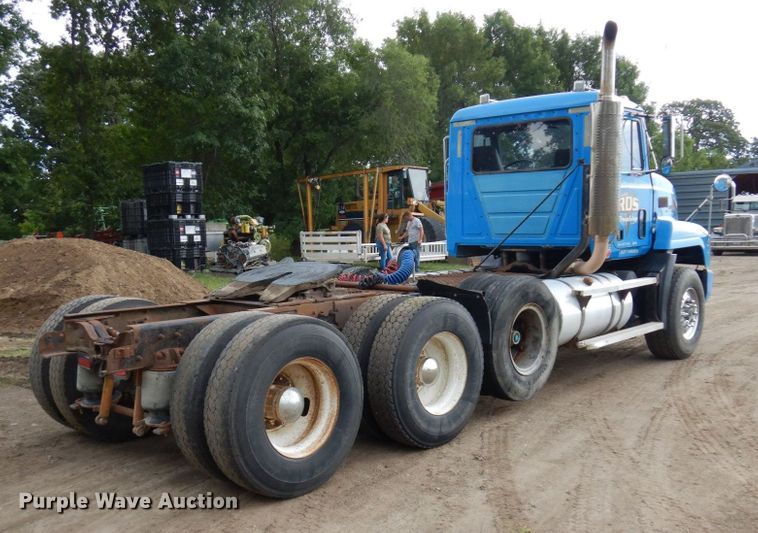 image for item MF9678 1995 Mack CH613  semi truck