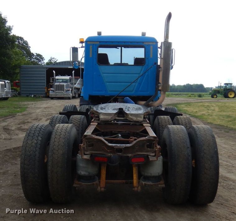 image for item MF9678 1995 Mack CH613  semi truck