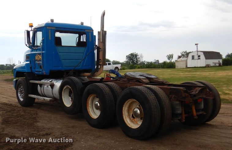 image for item MF9678 1995 Mack CH613  semi truck