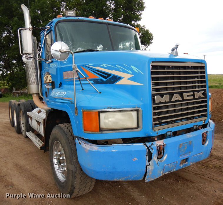 image for item MF9678 1995 Mack CH613  semi truck