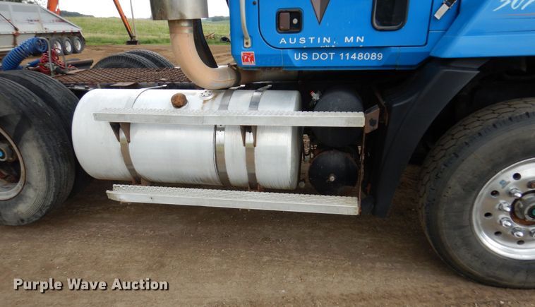 image for item MF9678 1995 Mack CH613  semi truck