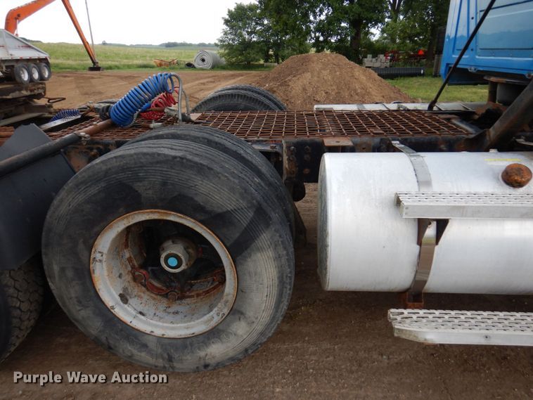 image for item MF9678 1995 Mack CH613  semi truck