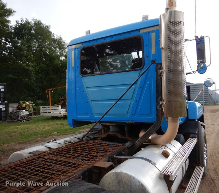 image for item MF9678 1995 Mack CH613  semi truck