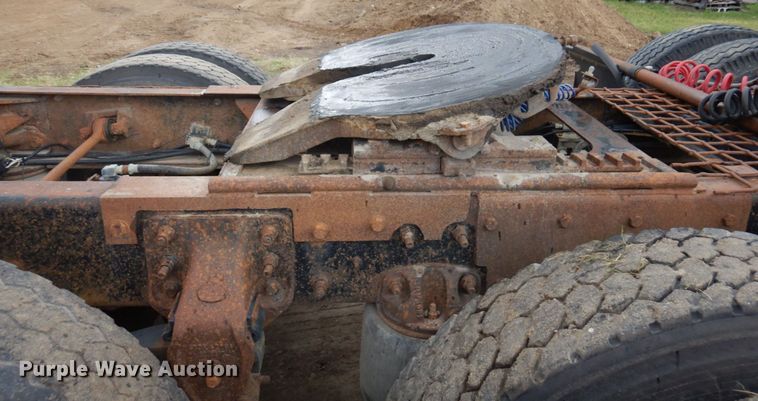 image for item MF9678 1995 Mack CH613  semi truck