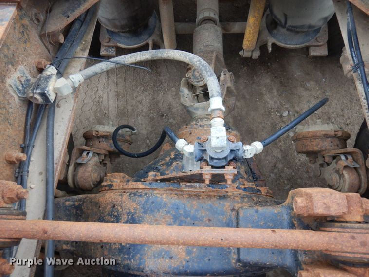 image for item MF9678 1995 Mack CH613  semi truck