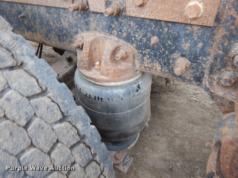 image for item MF9678 1995 Mack CH613  semi truck