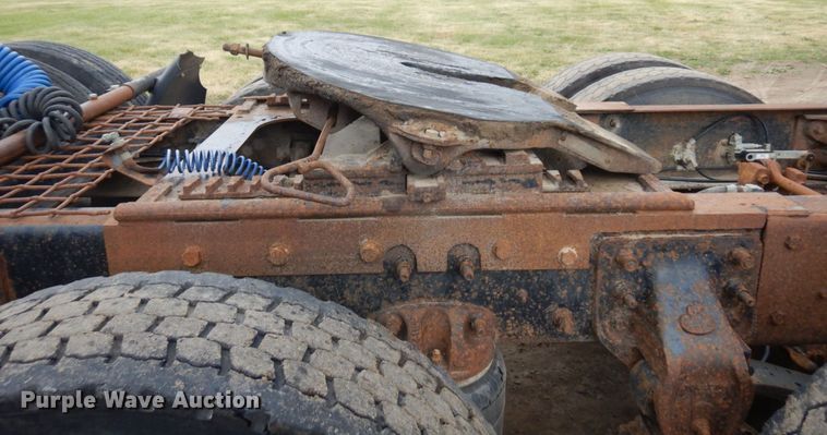 image for item MF9678 1995 Mack CH613  semi truck