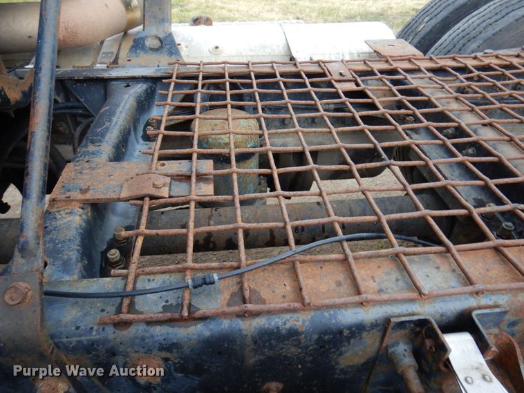 image for item MF9678 1995 Mack CH613  semi truck