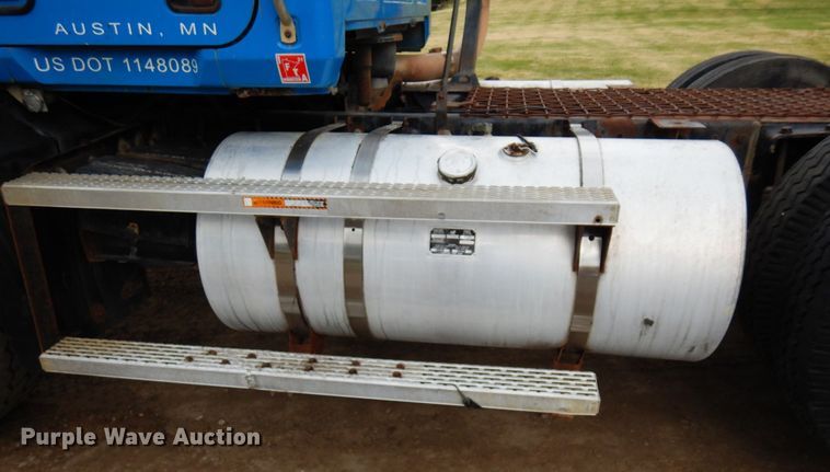 image for item MF9678 1995 Mack CH613  semi truck