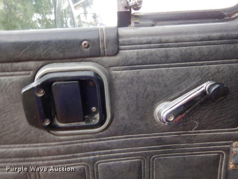 image for item MF9678 1995 Mack CH613  semi truck