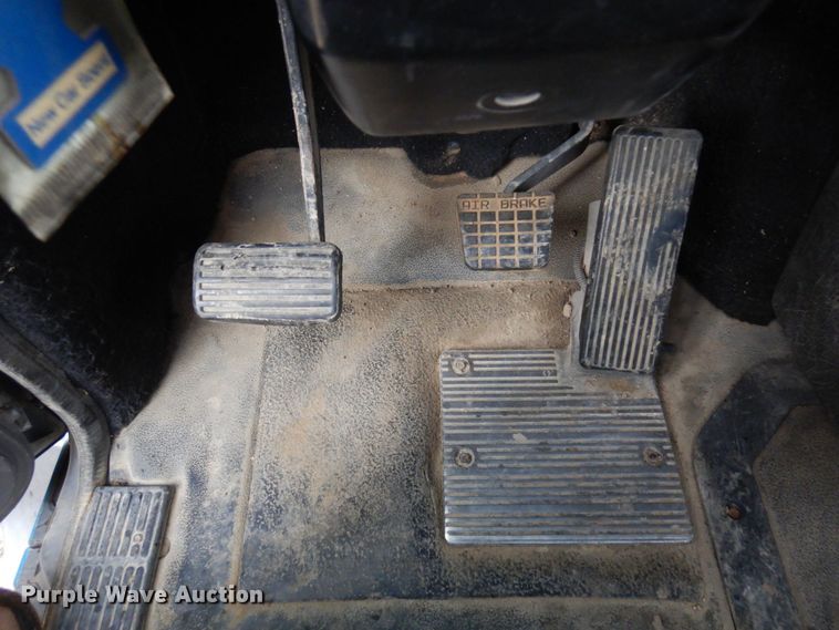 image for item MF9678 1995 Mack CH613  semi truck