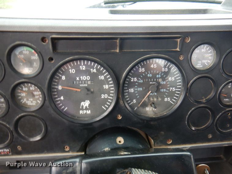 image for item MF9678 1995 Mack CH613  semi truck