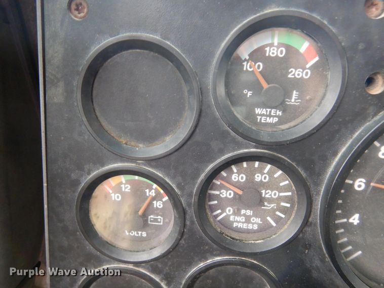 image for item MF9678 1995 Mack CH613  semi truck