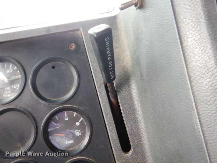 image for item MF9678 1995 Mack CH613  semi truck