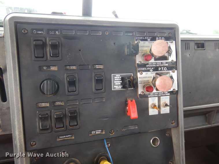 image for item MF9678 1995 Mack CH613  semi truck