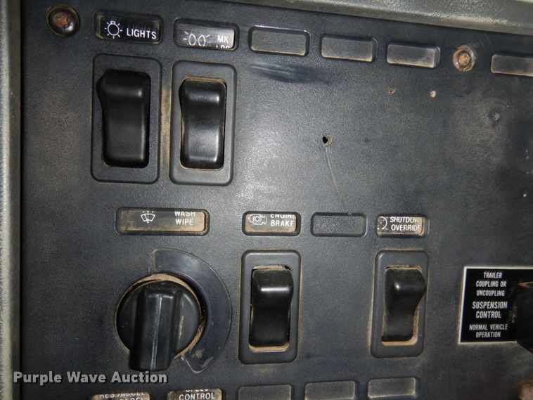 image for item MF9678 1995 Mack CH613  semi truck