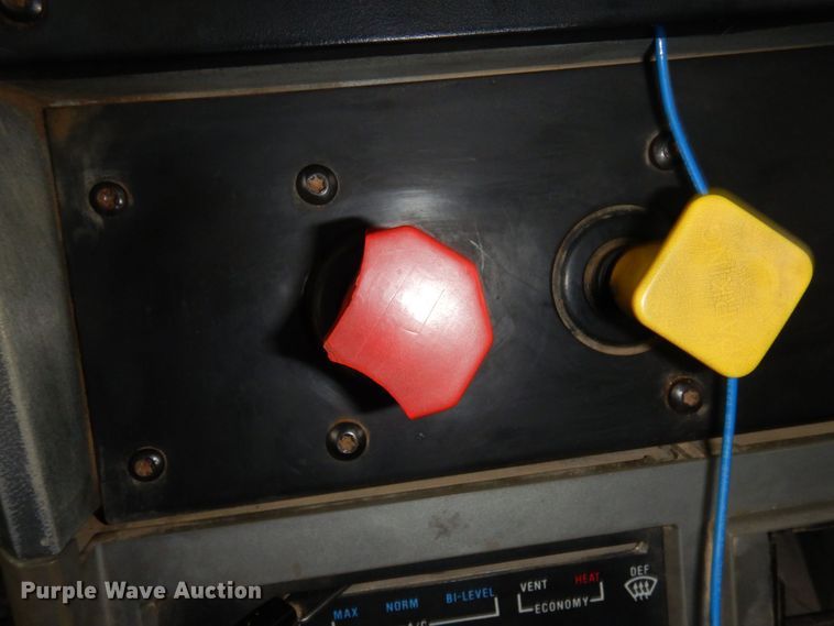 image for item MF9678 1995 Mack CH613  semi truck