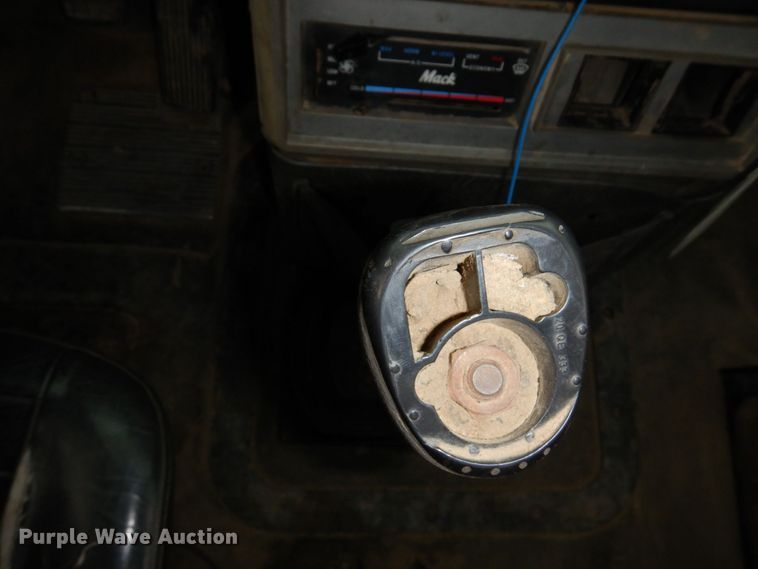 image for item MF9678 1995 Mack CH613  semi truck